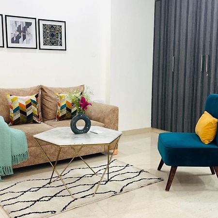 Bluo 1Bhk - Dlf Cybercity, Balcony, Lift, Parking Gurgaon Eksteriør bilde