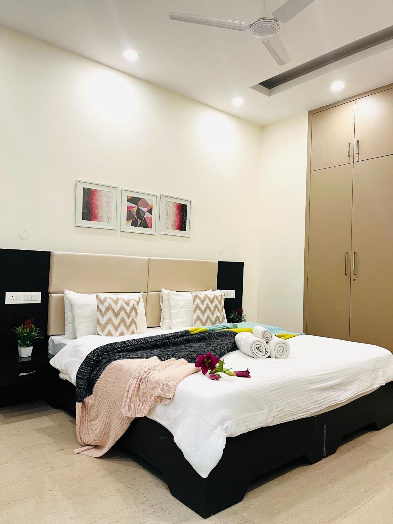 Bluo 1Bhk - Dlf Cybercity, Balcony, Lift, Parking Gurgaon Eksteriør bilde