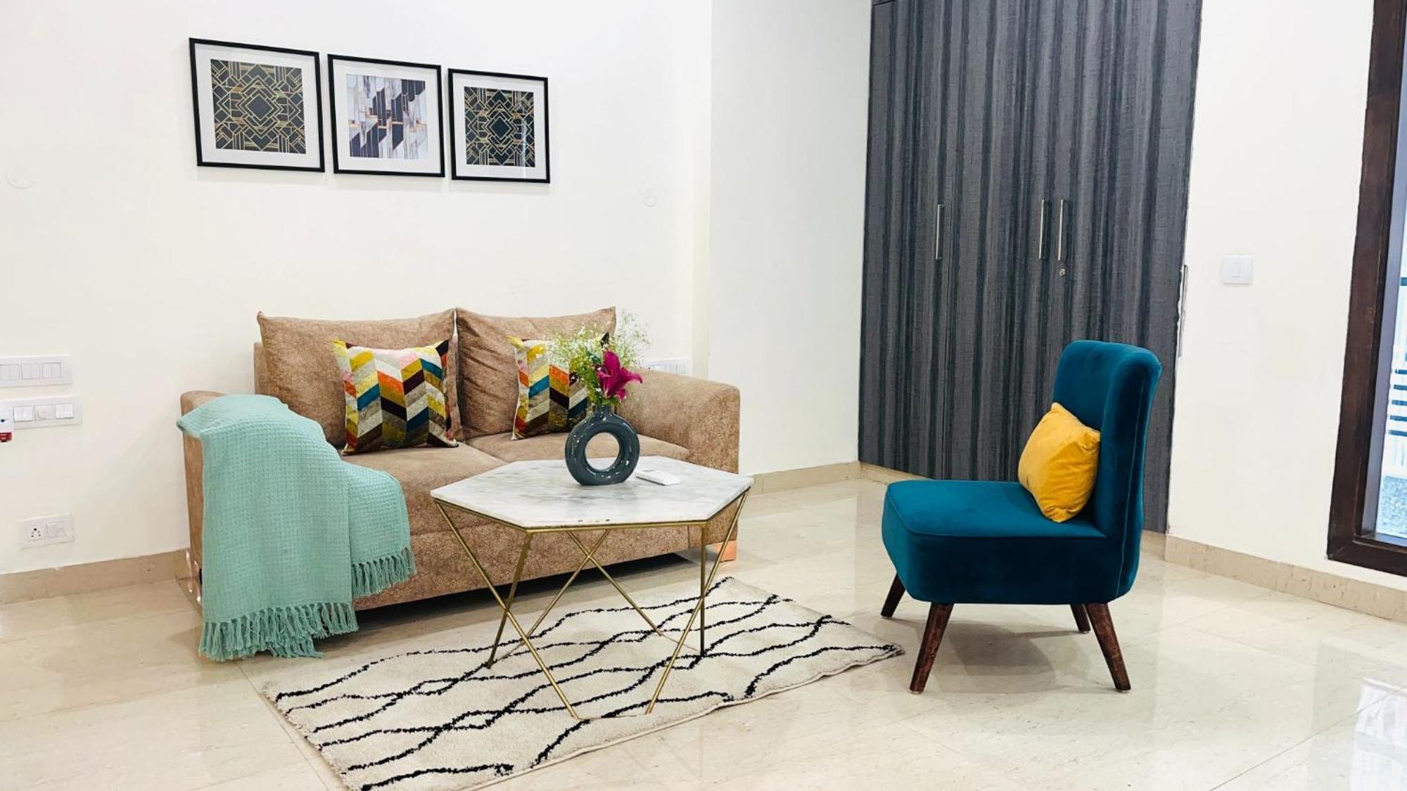 Bluo 1Bhk - Dlf Cybercity, Balcony, Lift, Parking Gurgaon Eksteriør bilde